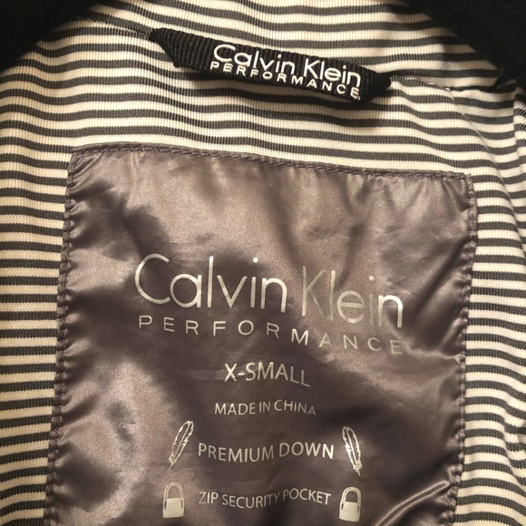 CALVIN KLEIN performance women’s puffer vest - Picture 8 of 9